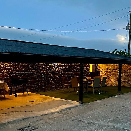 Tom Rocky'S Farmyard Villa Templemore Exterior photo